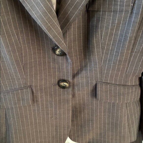Tahari sz 4P Pinstripe Brown Suit Set euc - Picture 10 of 10